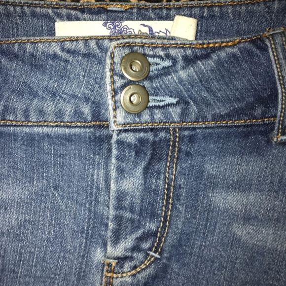 CHOLE DISTRESSED JEAN MINI SKIRT - Picture 3 of 10